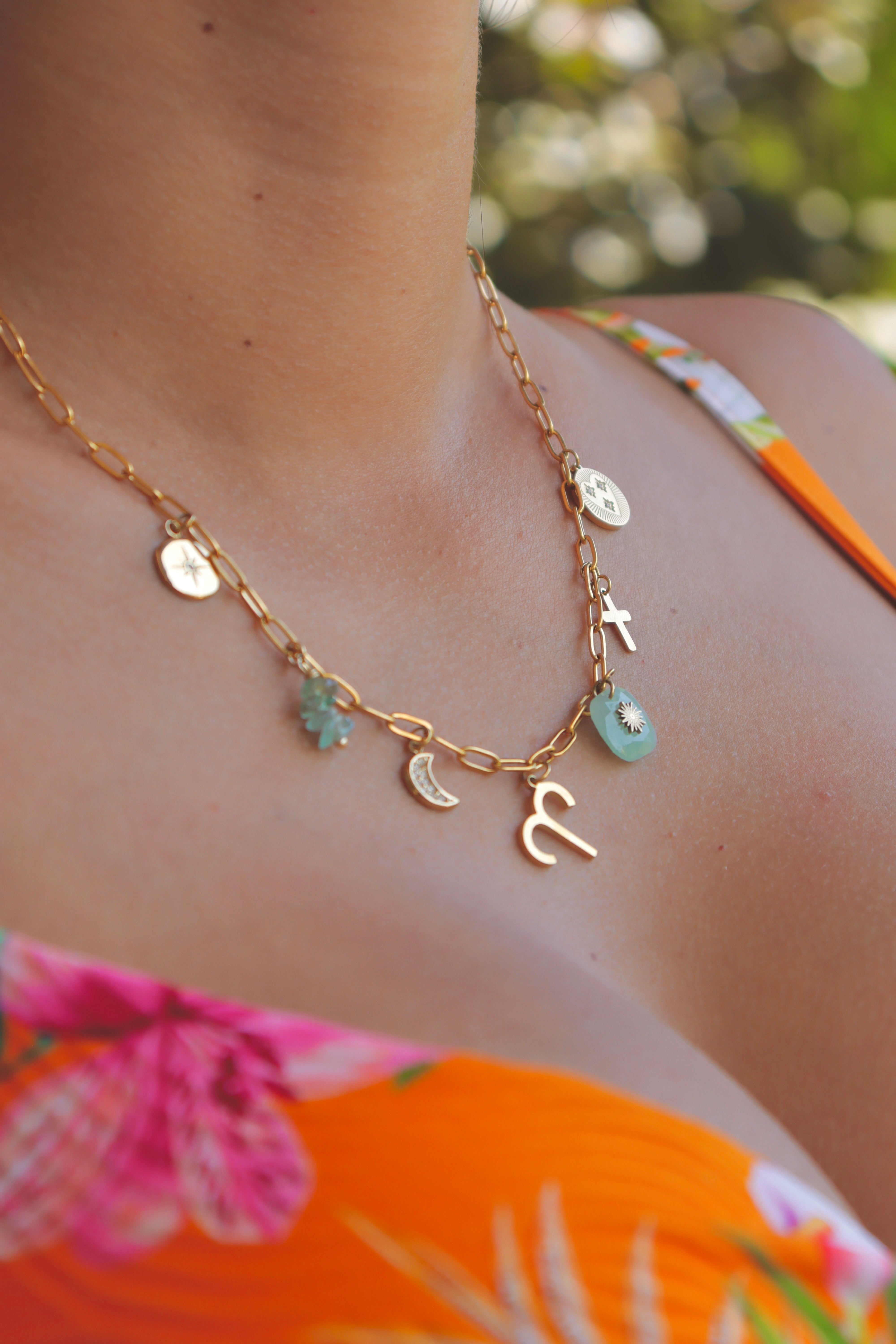 Collier A charms astro gold